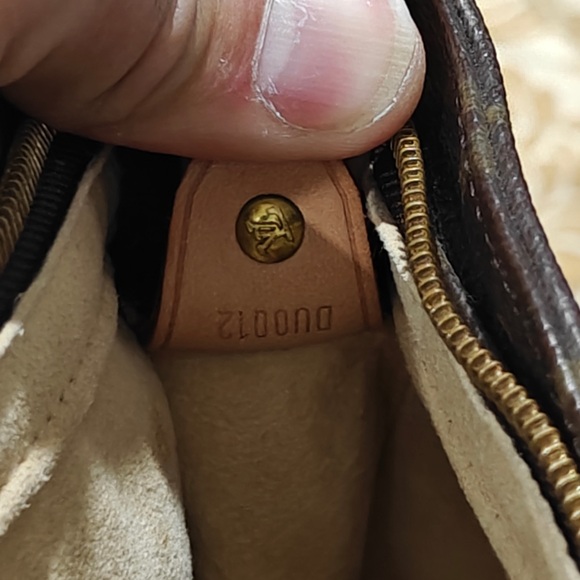 Louis Vuitton Monogram loop bag - Picture 9 of 12